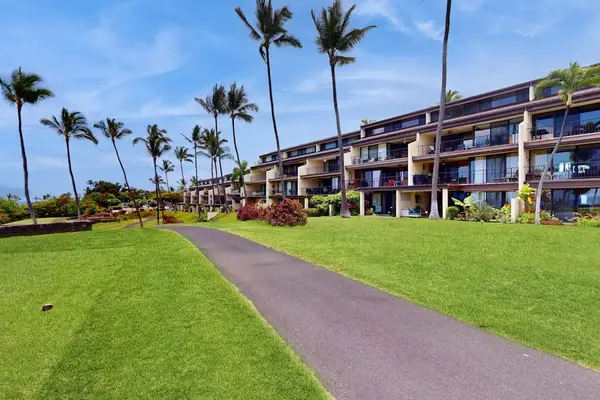 Scenic Resort Path Through Tropical Grounds