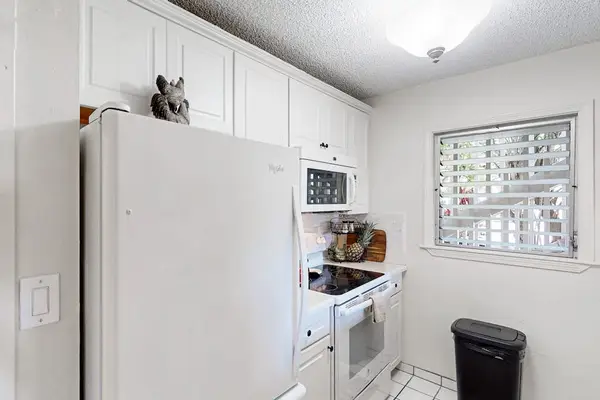 Fully Equipped Kitchen For Home Cooking