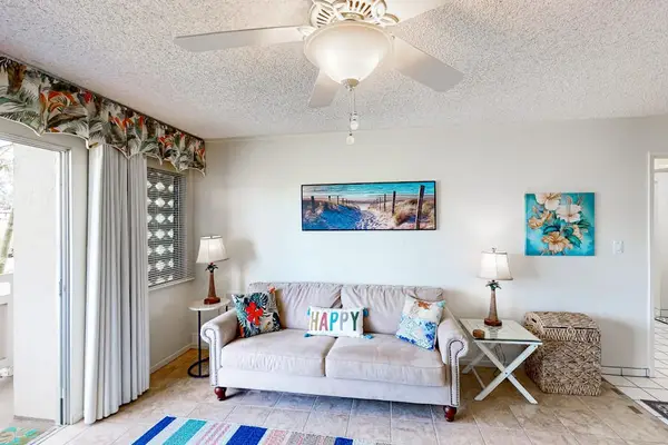 Cozy Coastal Lounge