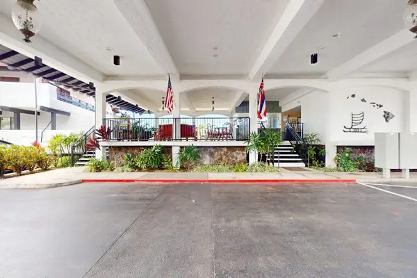Resort Covered Entrance & Drop-Off