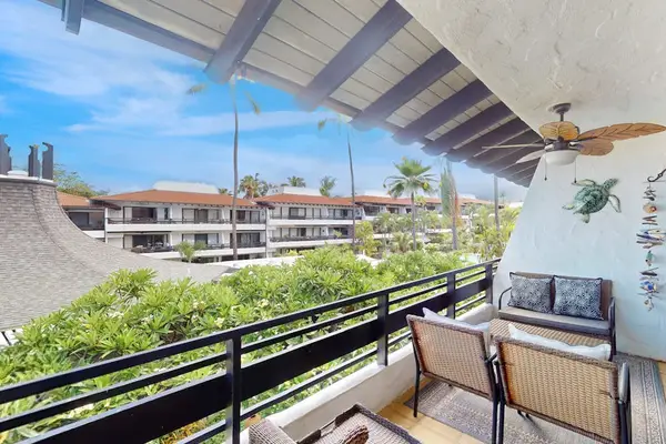 Covered Outdoor Lanai & Seating Area