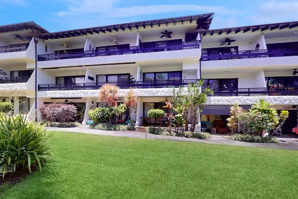 Resort Complex Exterior & Lawn