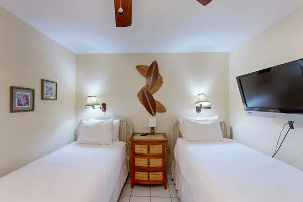Second bedroom with two single beds