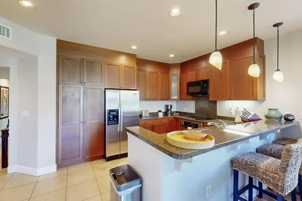 Chef Inspired Kitchen With Breakfast Bar