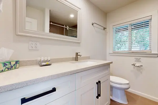 Fresh And Modern Full Bathroom