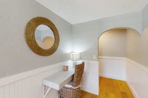 Welcoming entry with thoughtful island-inspired décor