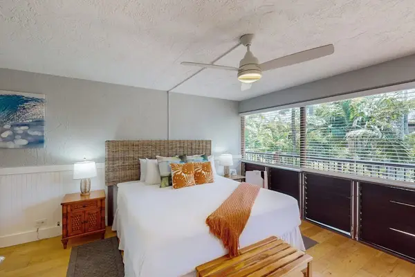 Cozy studio with plenty of natural light