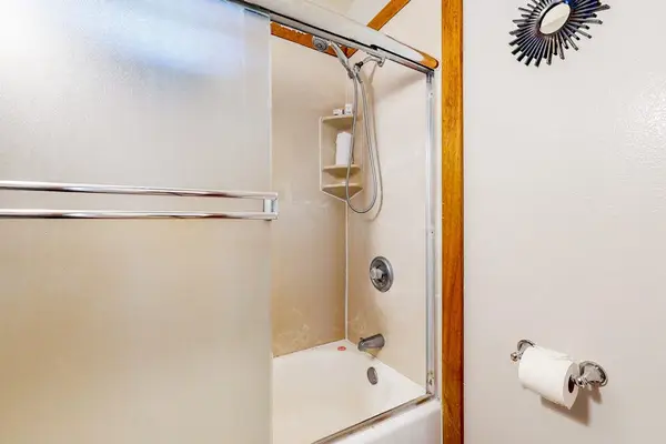 Master bathroom with tub/shower combo.