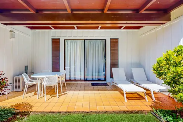 Step outside to your private lanai and either take a meal at the table or lounge in one of your lounge chairs.