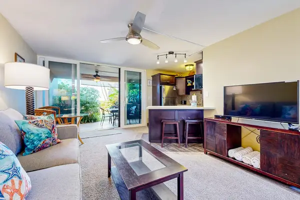 Relaxing Island Living With Open Layout