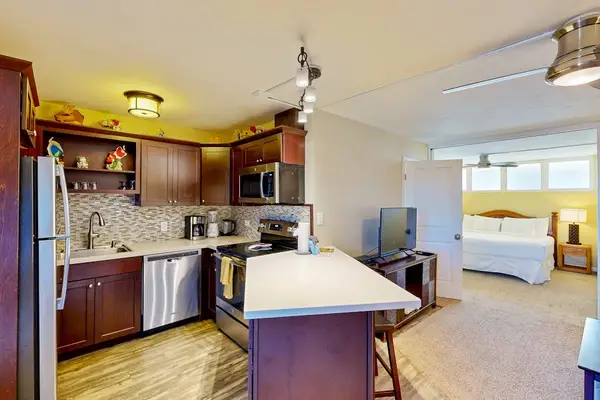 Chef Ready Kitchen With Breakfast Bar