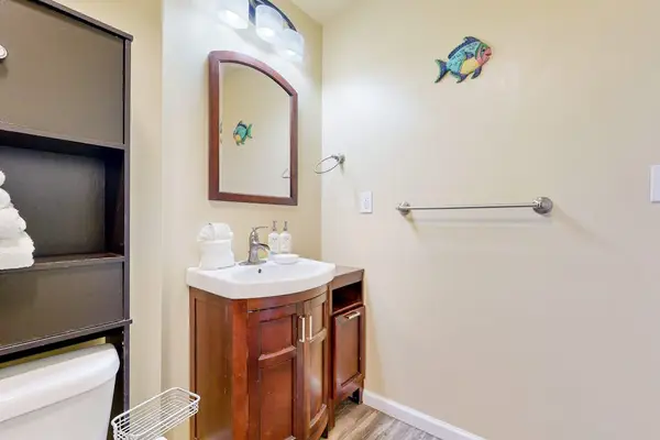 Fresh Modern Bathroom With Elegant Finishes