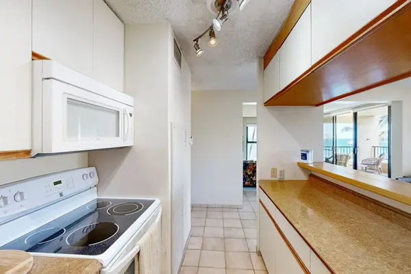 Cook With Ease In A Spacious Kitchen