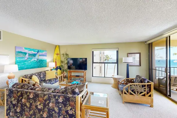 Bright Coastal Living With Island Charm