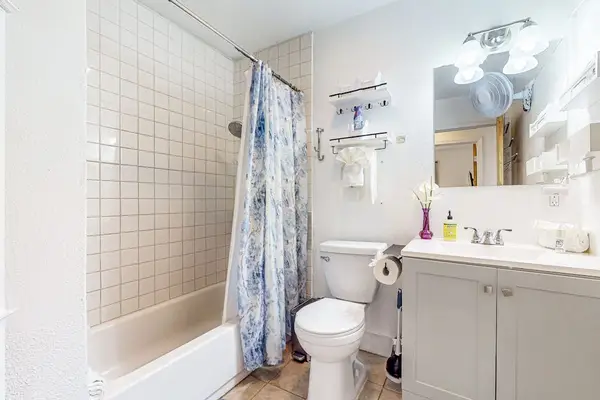 Guest bathroom with tub/shower condo.