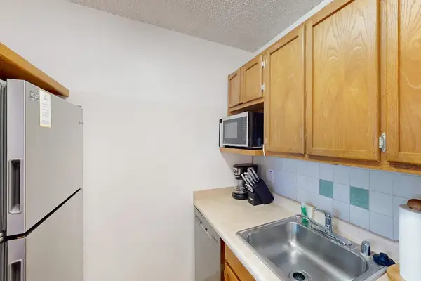 Modern Kitchen Designed For Easy Entertaining