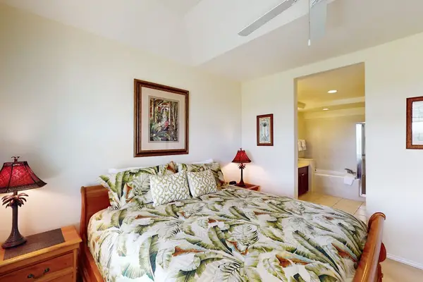 Spacious Primary Bedroom Suite with En-Suite Bathroom