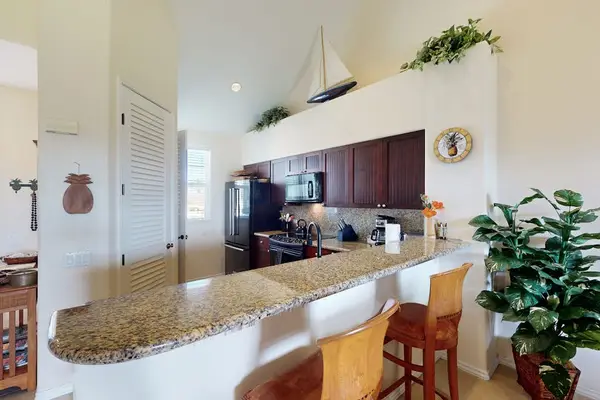 Kitchen Island Bar with Barstool Seating