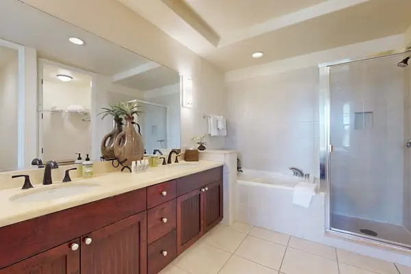 En-Suite Bathroom with Double Vanity, Soaking Tub & Walk-In Shower