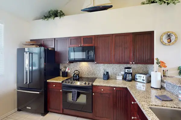 Fully Equipped Kitchen with Modern Appliances