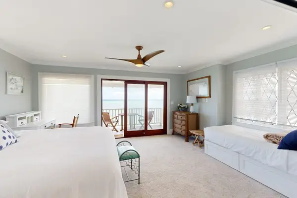 King and single beds provide flexible comfort for every guest staying together