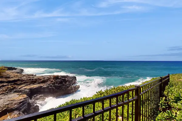 Front-Row Seats To Dramatic Pacific Wave Views