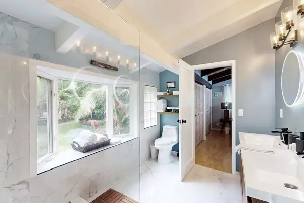 Enjoy a welcoming space for your daily routine and self-care.