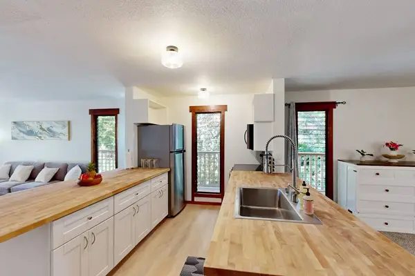 Fully equipped kitchen with everything you need