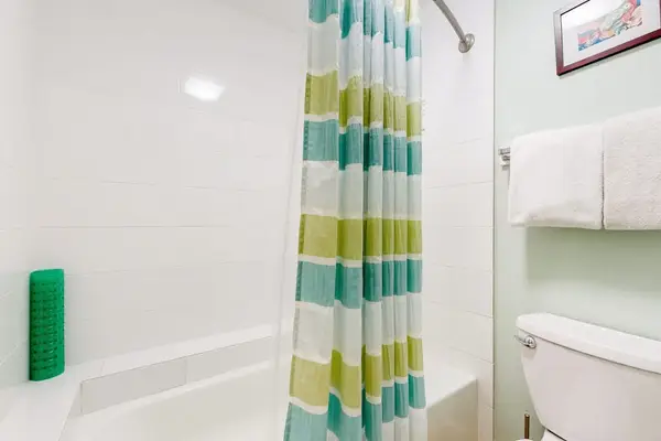 Sparkling Full Bathroom With Bathtub