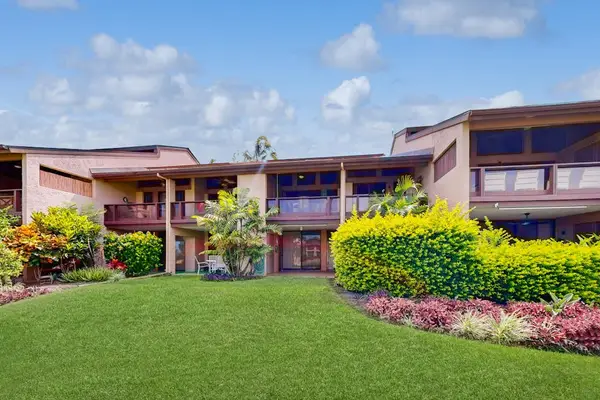 Beautiful Resort Style Tropical Grounds