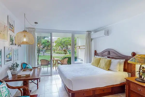 In-Room Dining Table Ready For Easy Island Meals