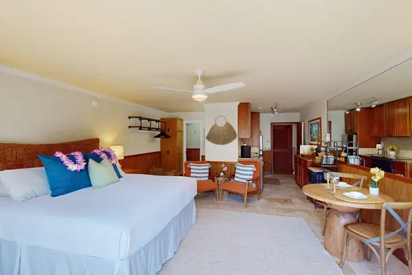 Spacious Studio With Coastal Charm