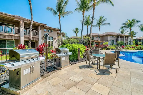 Poolside Grilling Station For Al Fresco Feasts
