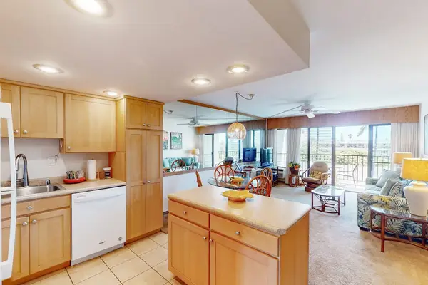 Central Kitchen Designed For Entertaining