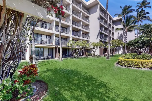 Beautifully Landscaped Tropical Courtyard