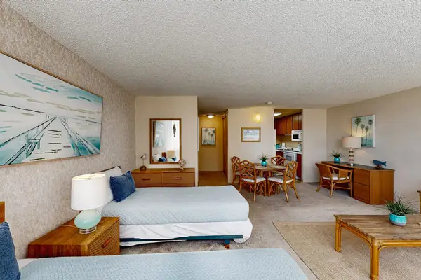 Spacious studio sleeping area with two twin beds and an open layout ideal for families and friends.