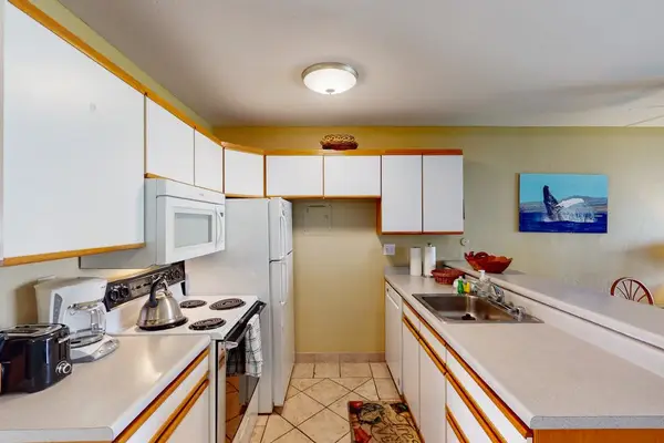 Well-appointed kitchen with everything you need