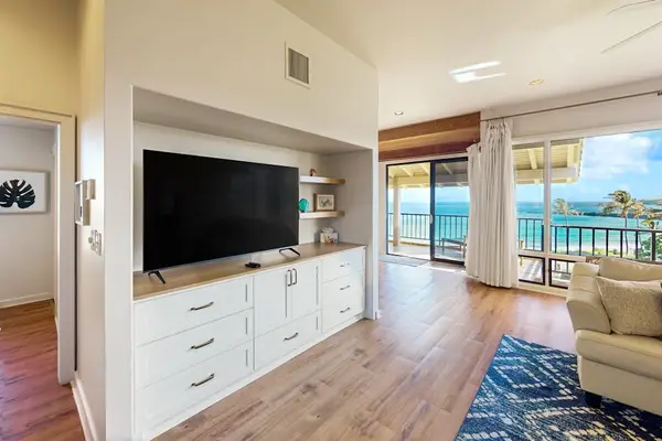 Relaxed Coastal Living With Modern Comforts