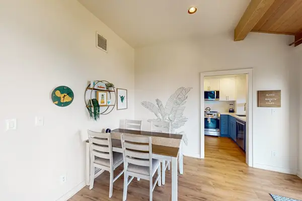 Cozy Dining Space For Shared Island Meals