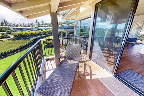 Covered Lanai Overlooking Tropical Paradise