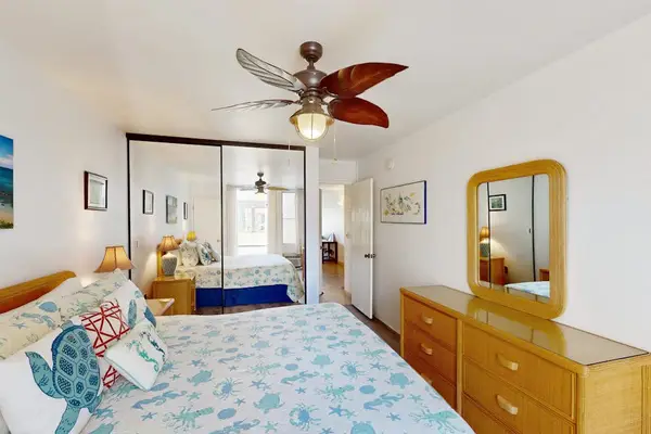 Bright king bedroom with tropical décor