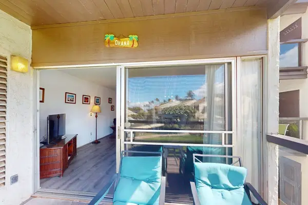 Screened lanai for indoor-outdoor living
