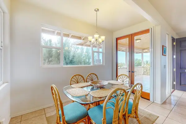 Sunny dining nook sets the scene for memorable island meals