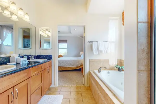 Double Vanity Bathroom For Extra Convenience