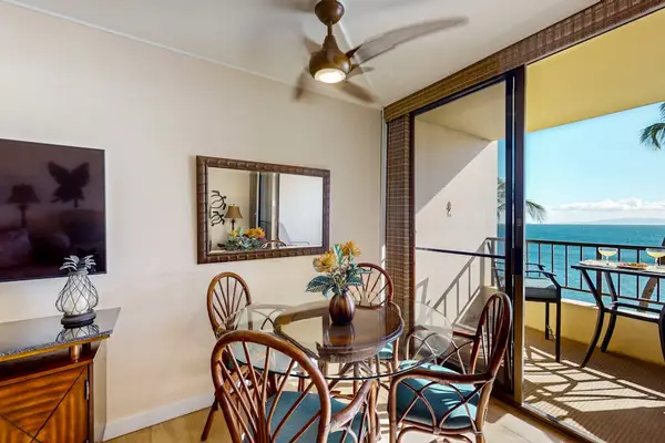 Dining room table over looking the marvelous views of Maui from the comfort of your home away from home.