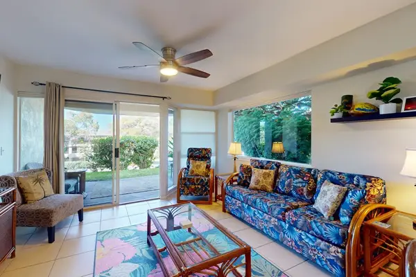 Bright Living Room With Garden Access