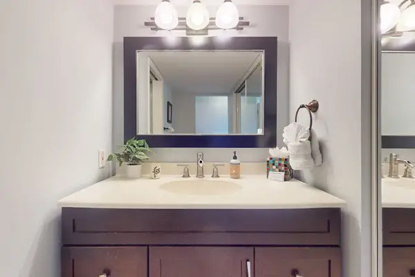 Fresh Modern Vanity For Easy Mornings