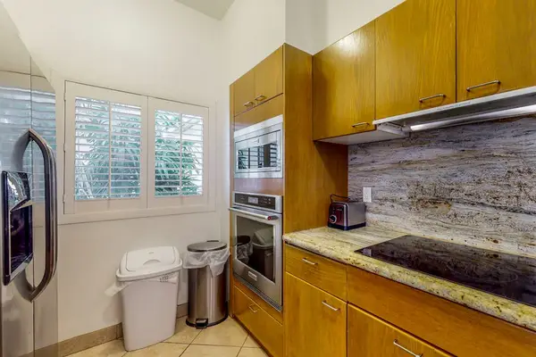 Fully Equipped Kitchen For Home Chefs