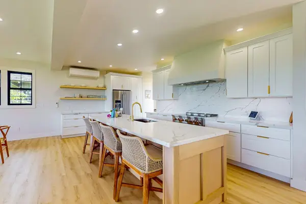 Chef's Kitchen With Island Seating