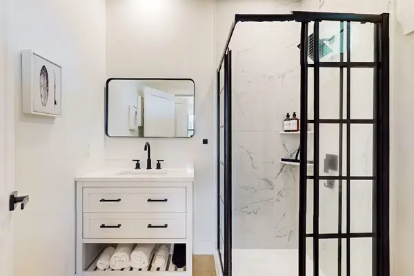 Contemporary Full Bathroom With Walk In Shower